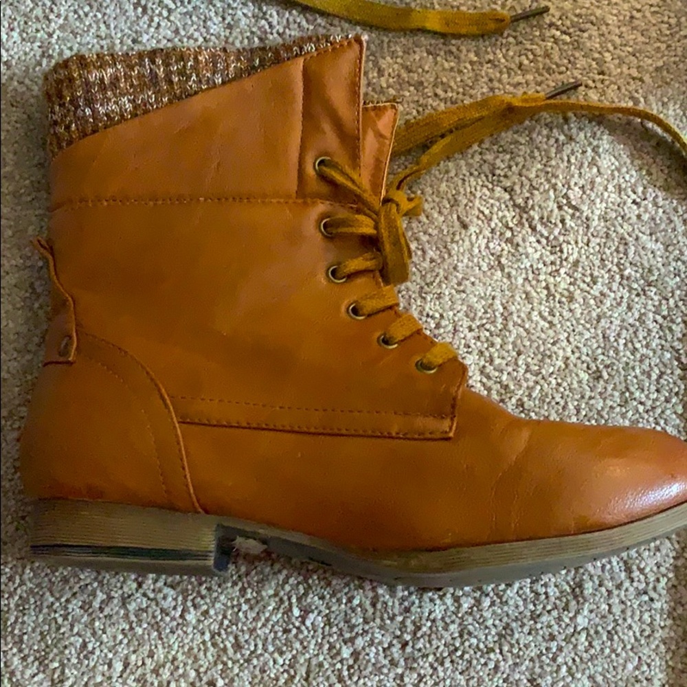 Boots/Booties - Picture 2 of 3